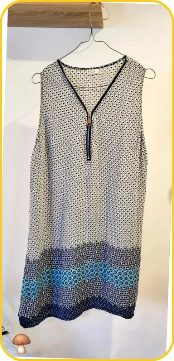 Robe sans manches imprimée géométrique – Kaylla – Taille XL/XXL
- Très bon état - Blanc Noir Bleu