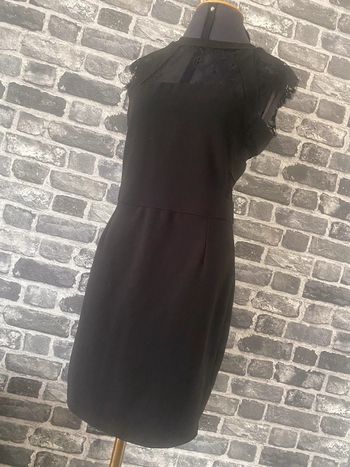 Robe noire avec dentelle