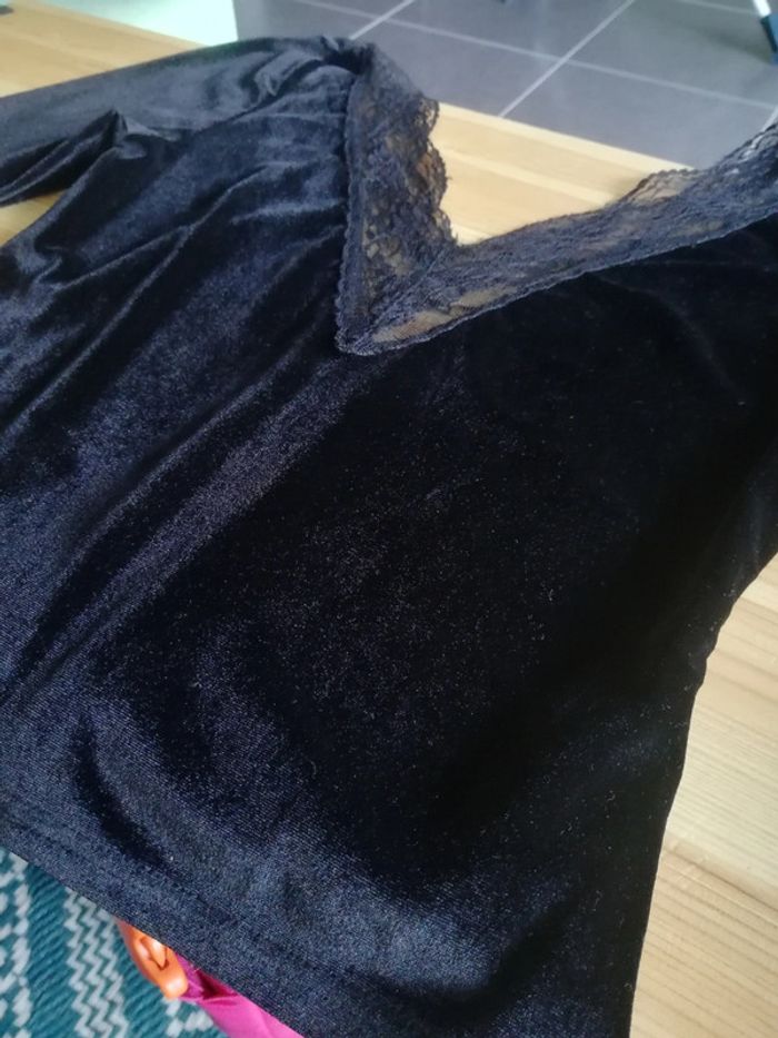 Petit top velours idéal pour les fêtes 🎄 - photo numéro 2