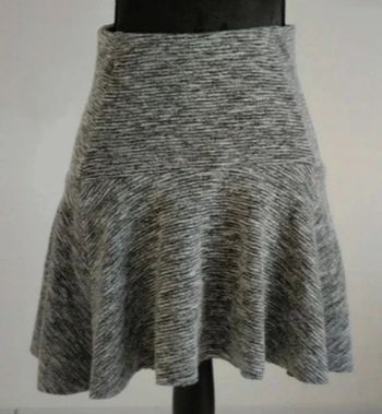 Jupe patineuse grise et noire Kiabi taille 14 ans/XS