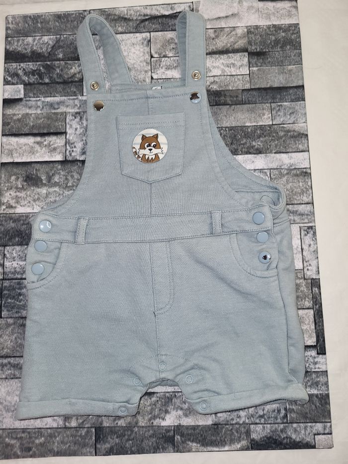 Ensemble salopette courte et tee-shirt - photo numéro 2