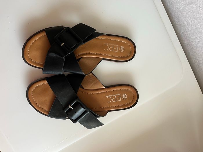 Sandales FPC noires avec boucles