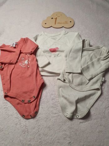 Lot 2 bodys et 1 brassiere