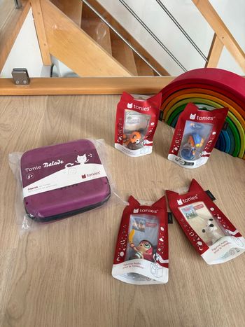 Lot tonies neuve avec pochette de transport 