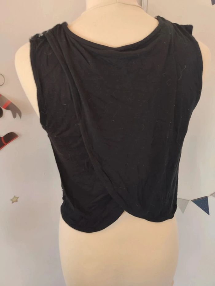 Crop top taille M fleur relief - photo numéro 3