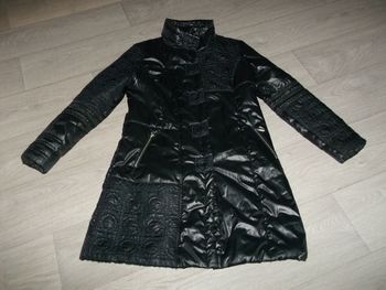 Manteau parka ALEXO noir brillant et décos bleues et argentées taille 40 TBE