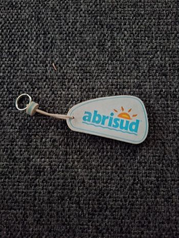 Porte clef publicitaire Abrisud en bon état