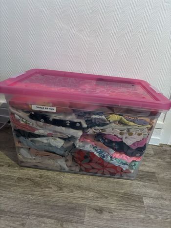 Lot de 64 vêtements fille – robes, leggings, ensembles, pyjamas, T-shirts, bodies, shorts, gilets