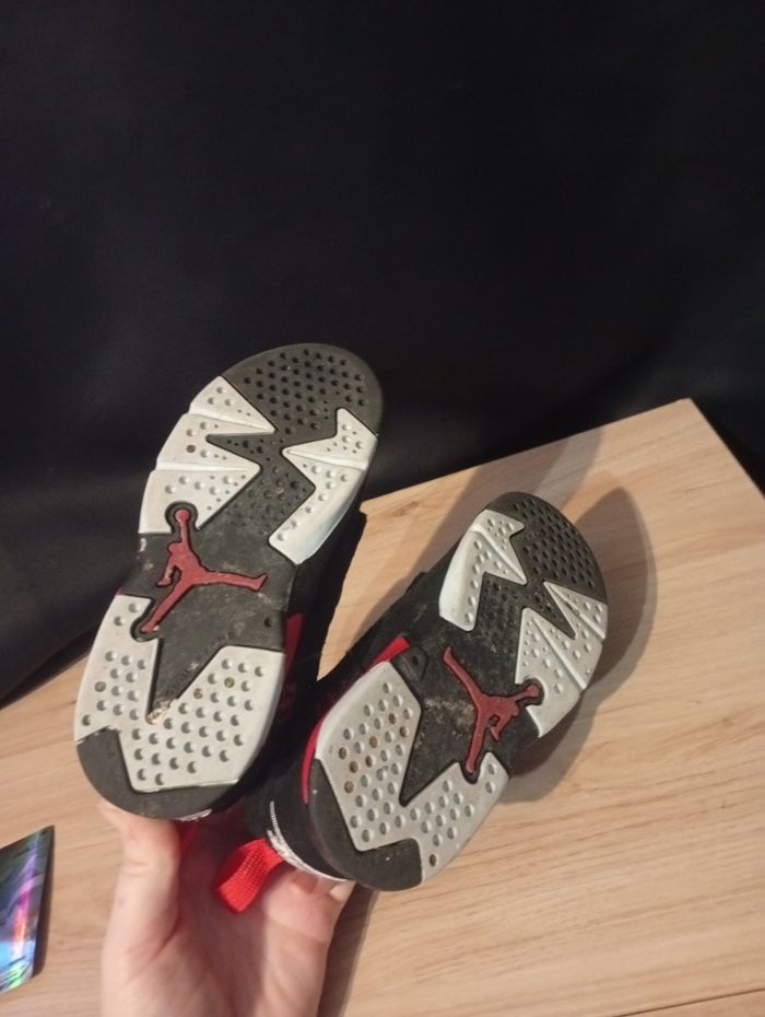 Basket Jordan taille 26 noir et rouge - photo numéro 5