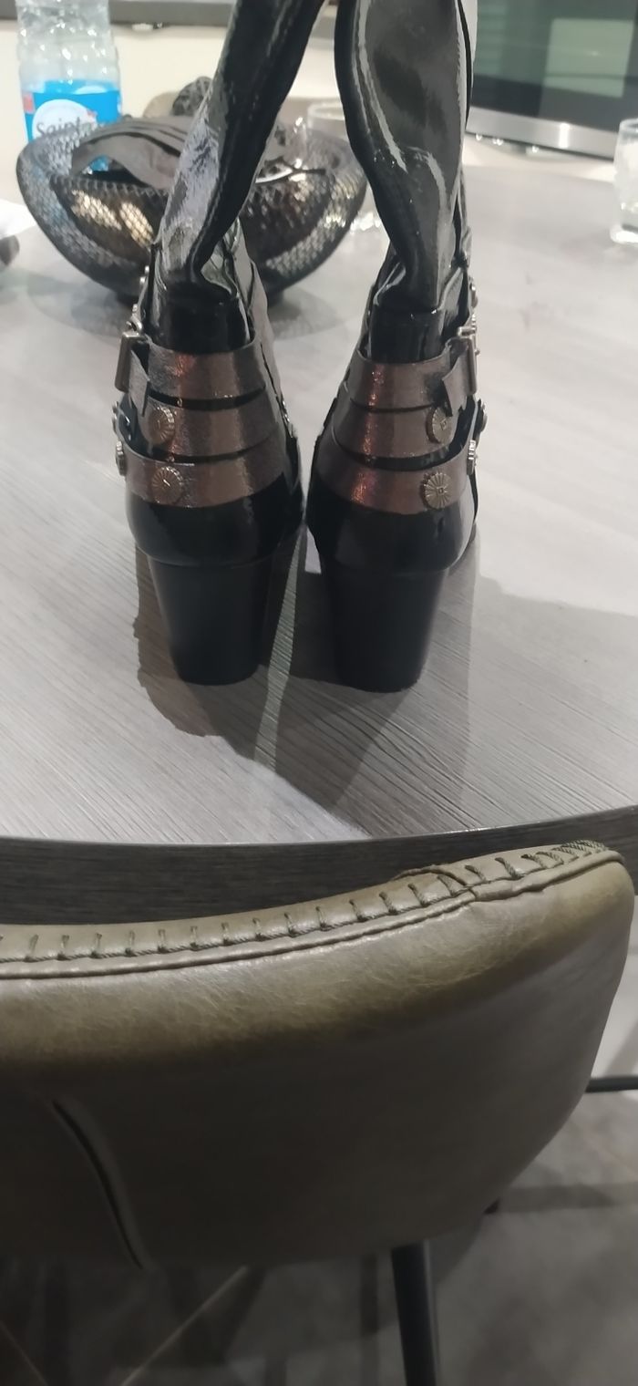 Bottes  hautes  noires vernies  p 37 - photo numéro 3