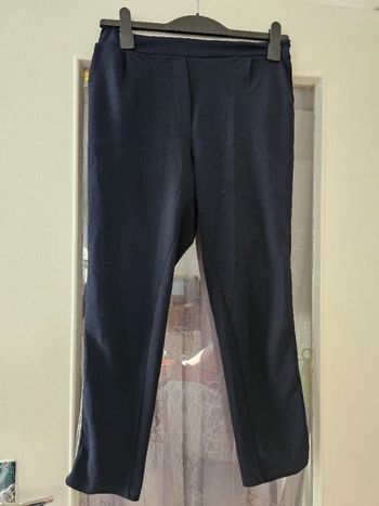 Pantalon rayé sur le côté