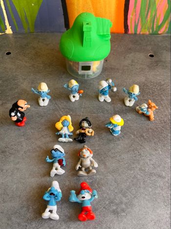 Lot de 13 schtroumpfs avec la maison 
