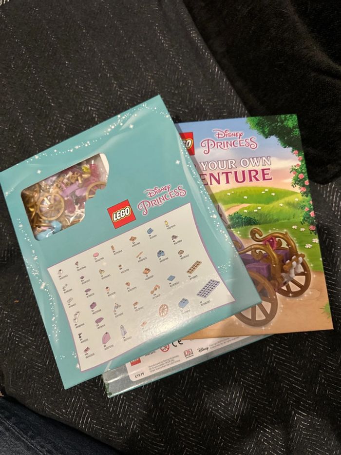 Set Lego Disney Princesse, 5005655, Cendrillon et son carrosse avec livre contenant des montages - photo numéro 2