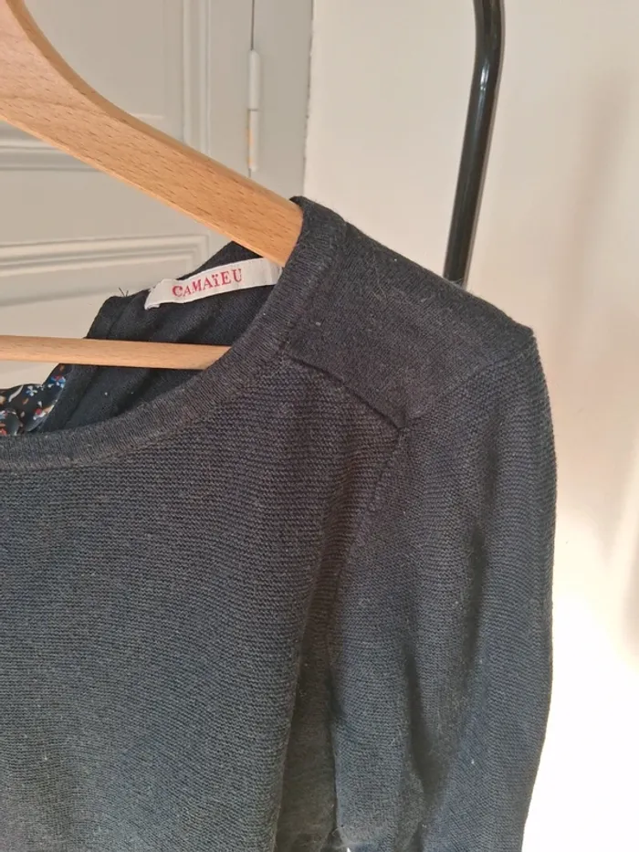 Pull bleu marine et fleurs 🌸 Camaïeu - photo numéro 2