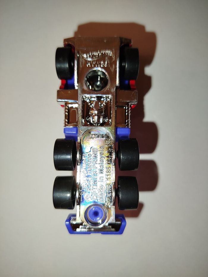 Hot Wheels Optimus Prime Transformers 2025 - photo numéro 6