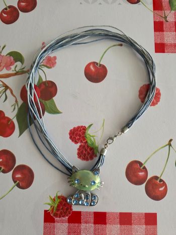 COLLIER FILLE 👧 MOTIFS CHAT BLEU TURQUOISE STRASS MANQUE 1 SUR L'OREILLE DROITE