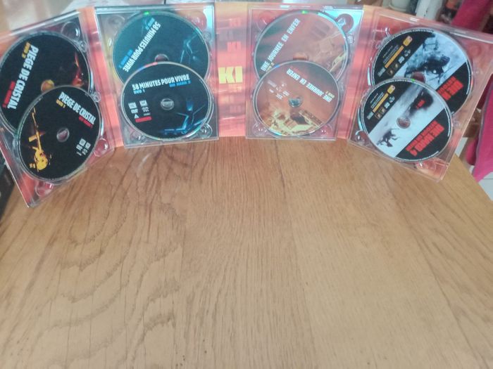 DVD coffret de 8 avec trois carte - photo numéro 6