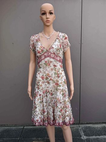 Robe fleurie romantique à dentelle – Taille S – Très bon état