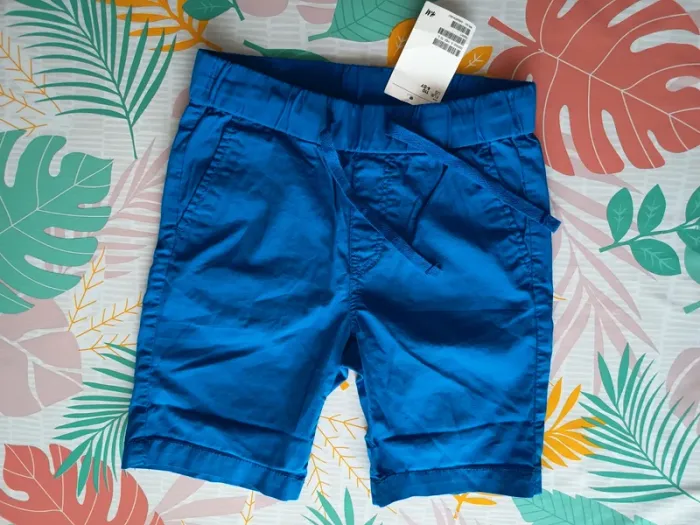 Short H&M garçon neuf 4/5 ans