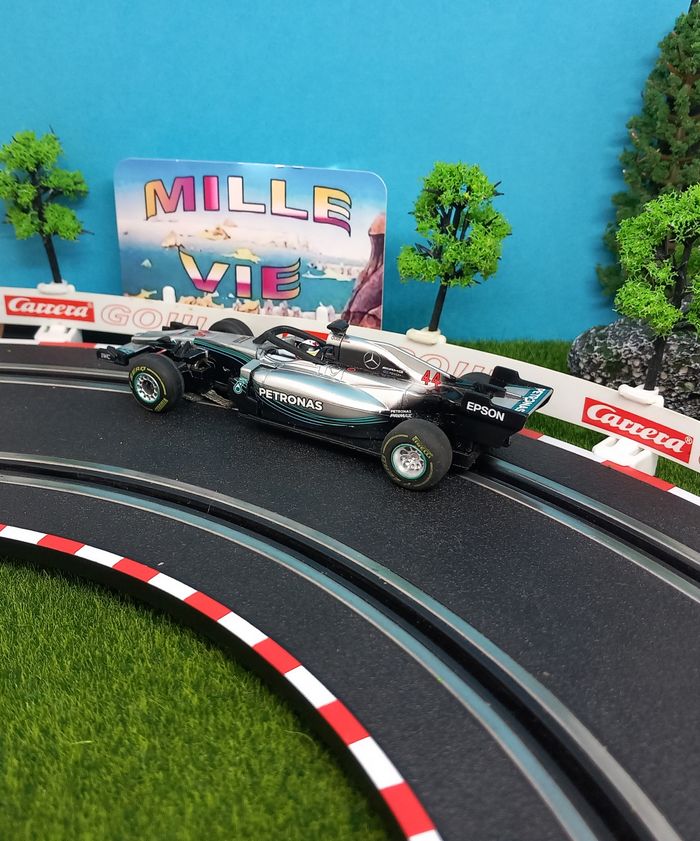 Voiture pour circuit Carrera GO Mercedes - AMG F1 W09 - photo numéro 2