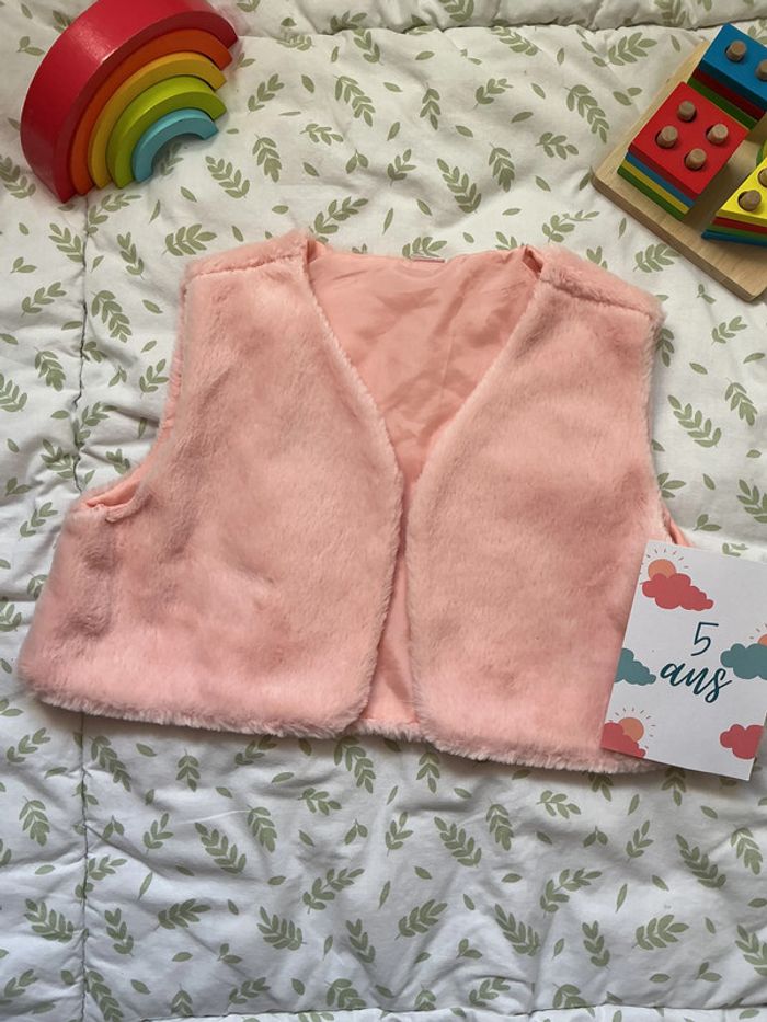 gilet sans manches fourrure rose 5/6 ans - photo numéro 2