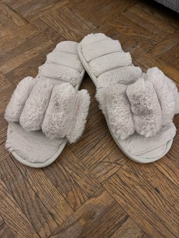 Claquettes fourrure femme