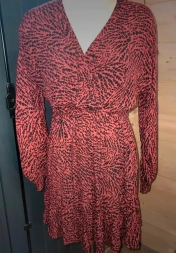 Tres belle Robe imprimé cœur 36 camaïeu