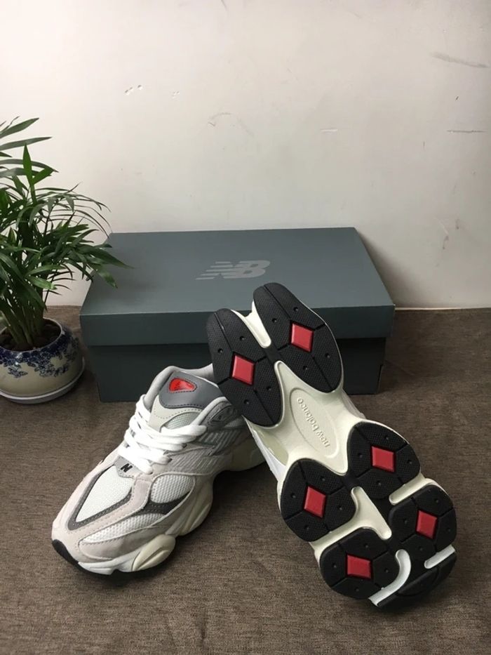 New Balance 9060 Taille 44 - photo numéro 4