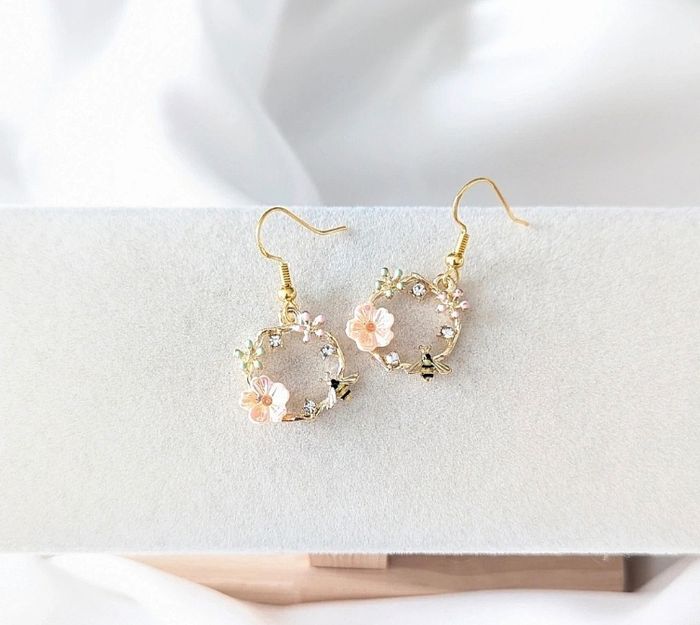 Boucles d'oreilles fleurs abeillez