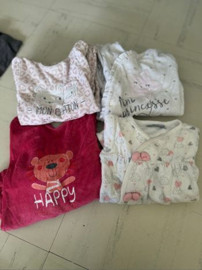 Lot 4 pyjamas