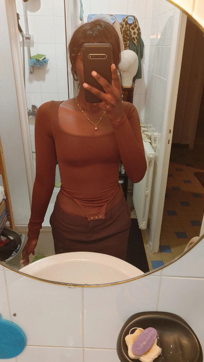 Bodie décolleté carré marron