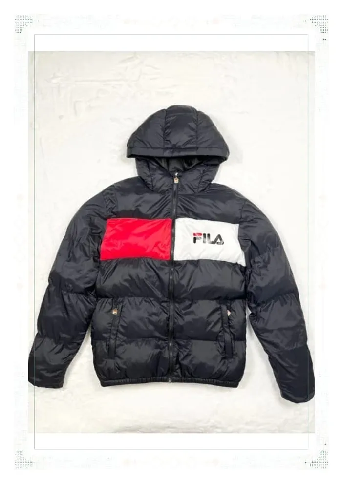 Fila doudoune noire à capuche pour homme taille M avec empiècements rouges et blancs – très bon état