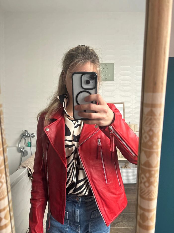 Veste rouge cuire