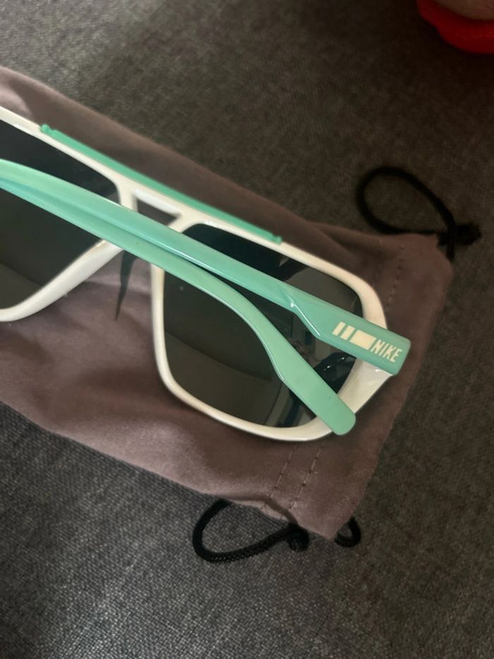Lunettes de soleil Nike - photo numéro 3