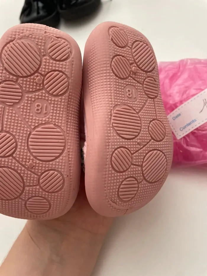 Chausson Minnie taille 18 - photo numéro 2