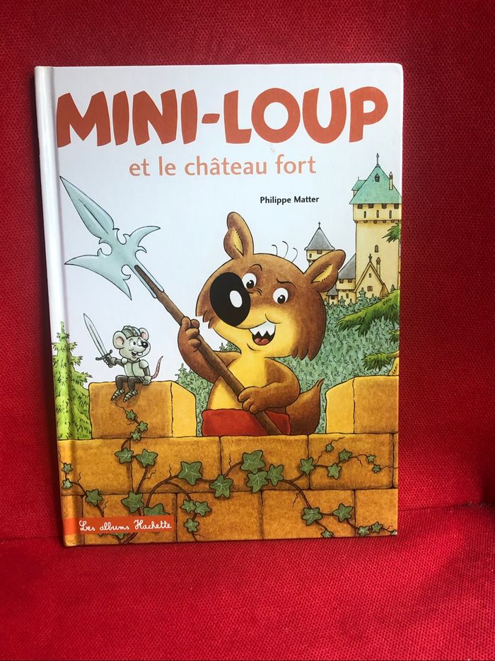Livre mini loup et le château fort