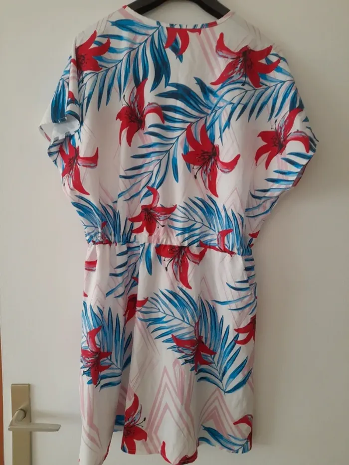 Robe courte resserrée à la taille - photo numéro 6