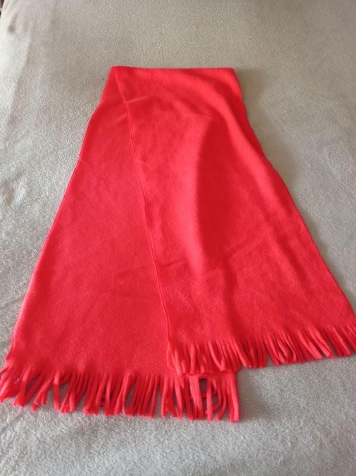 Echarpe rouge