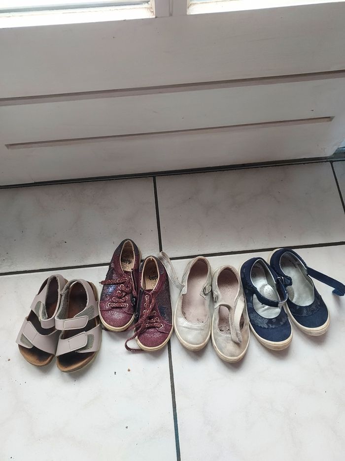 Lot de chaussures en taille 25 - photo numéro 1