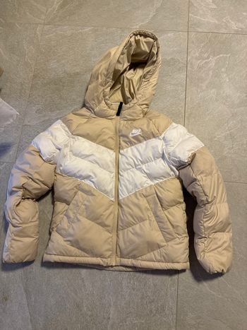 Veste doudoune capuche Nike enfant Taille M (137/147cm)