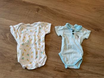 Lot de 2 bodies body Malin Câlin naissance Orchestra 1 mois bébé très bon état