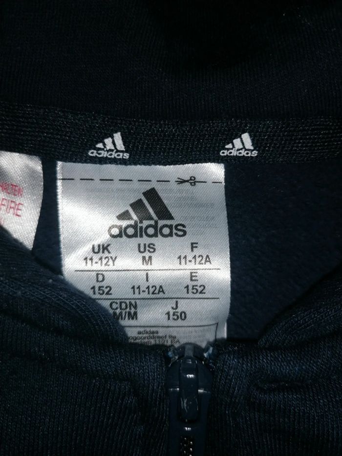 Veste jogging bleu marine Adidas
Doublé polaire 
Taille 11/ 12 ans Très bon état, légères bouloches - photo numéro 4
