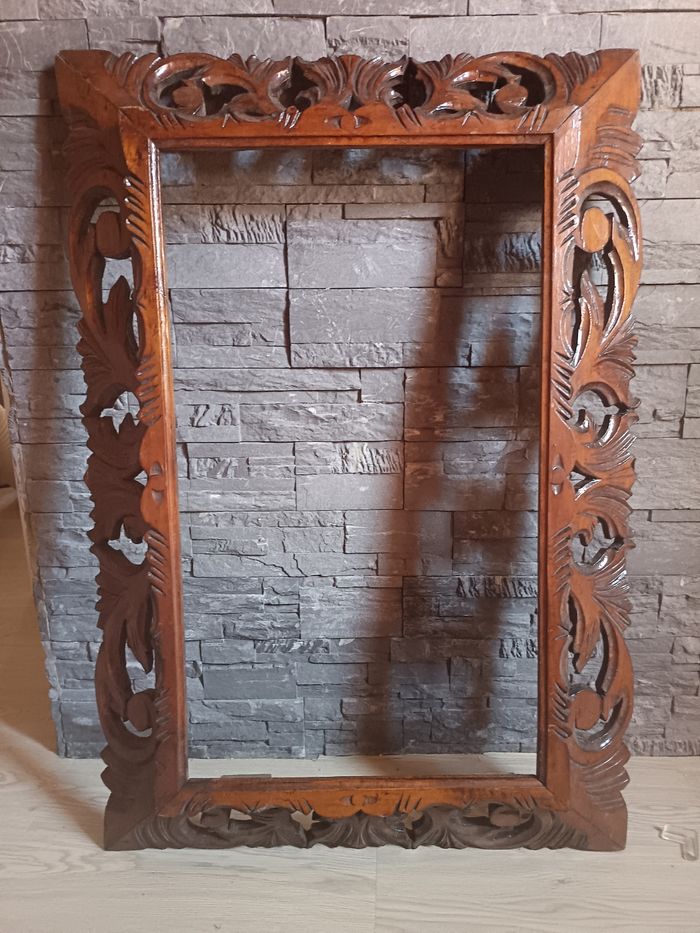 Grand cadre ancien en bois