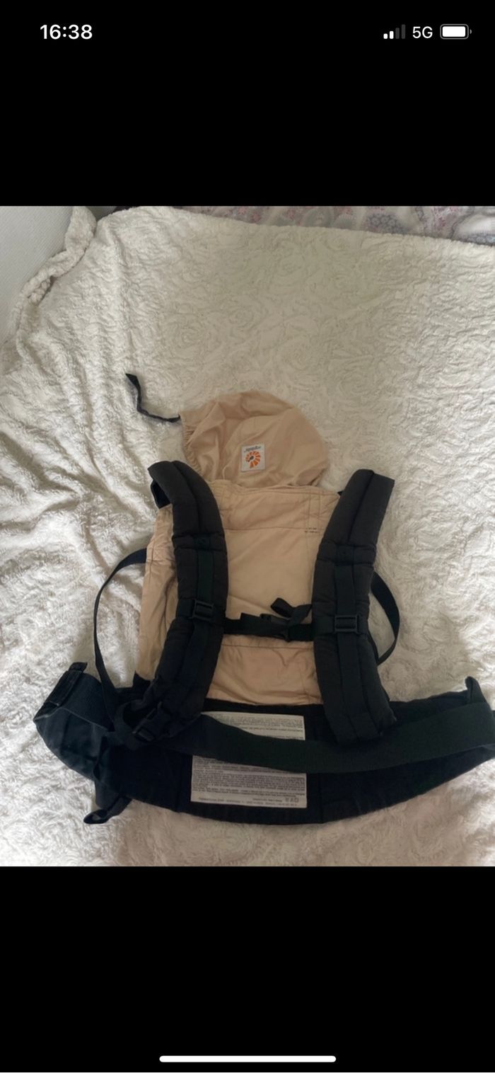 Porte bébé Ergobaby avec réhausseur - photo numéro 3