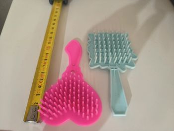 2 brosses pour poupée