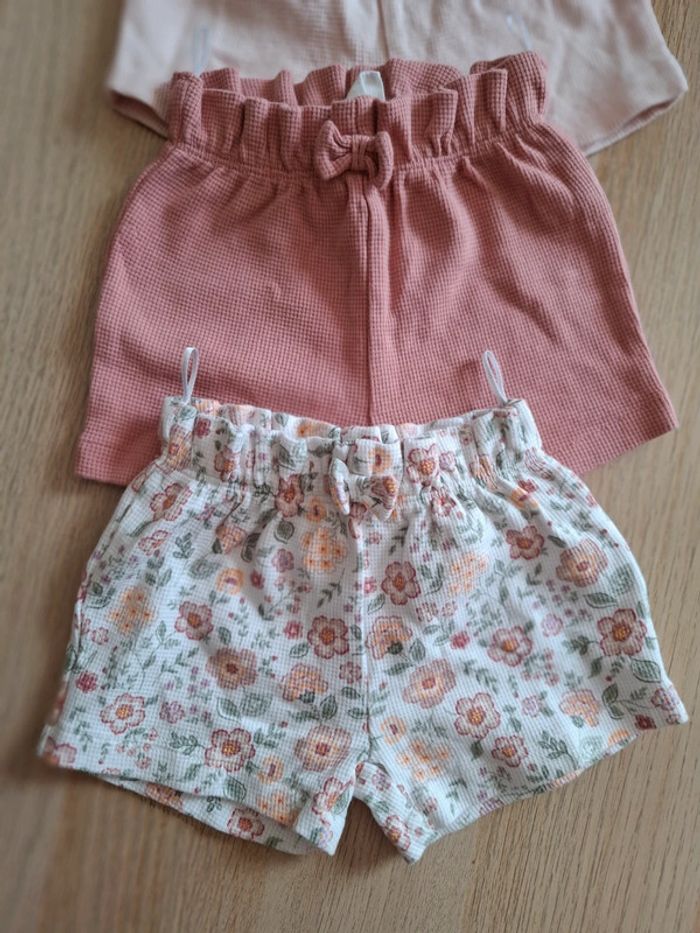 Lot de 3 shorts 3/6mois c&a - photo numéro 2