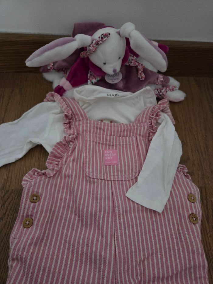 Salopette rose avec ensemble bébé fille - photo numéro 2