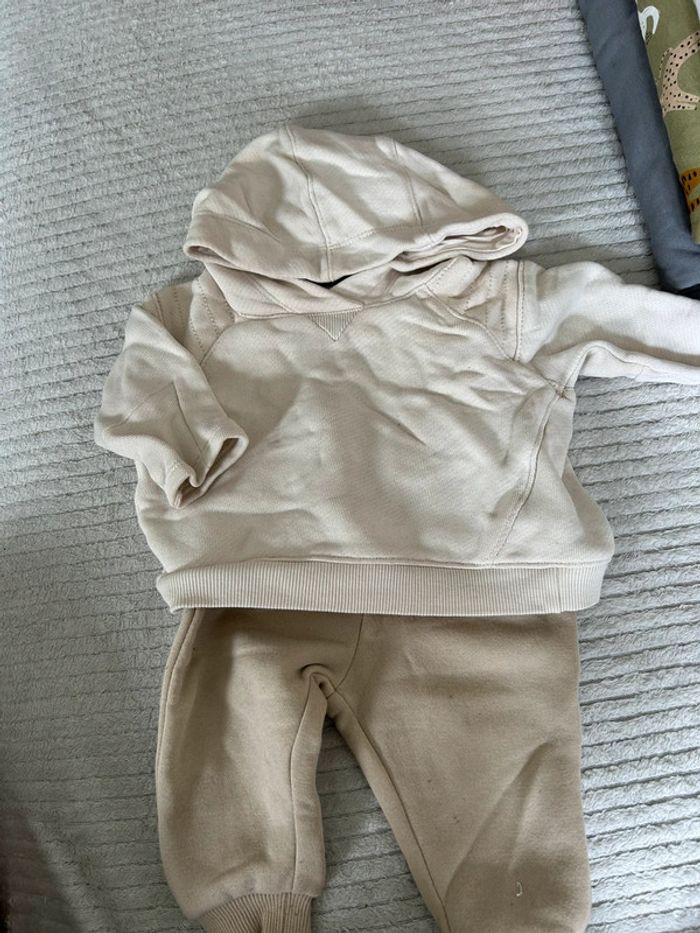 Ensemble beige taille 6 mois