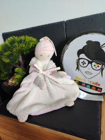 Doudou plat poupée rose blanc Fleur de Coton corolle coeur bonnet 2015 Rayé