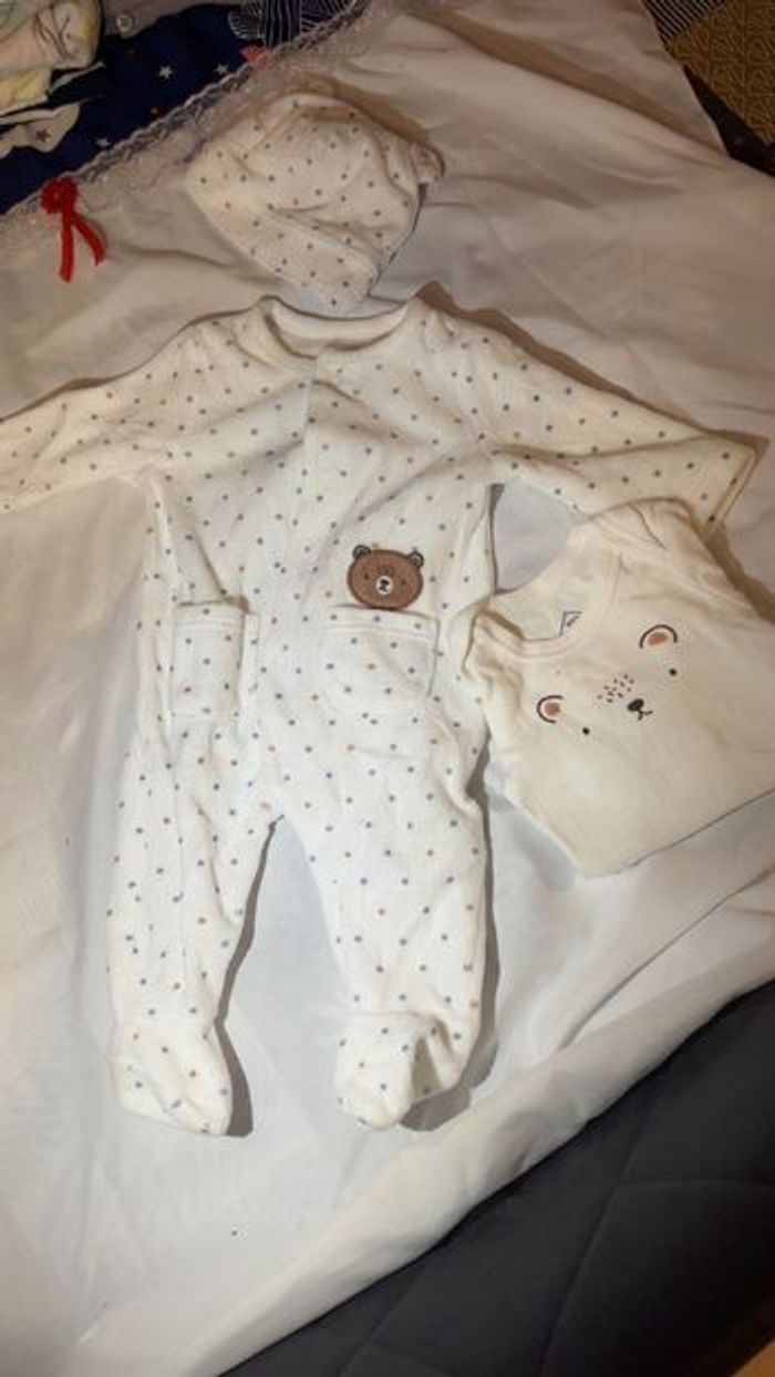 Lot pyjama + bodies 1 mois - photo numéro 4